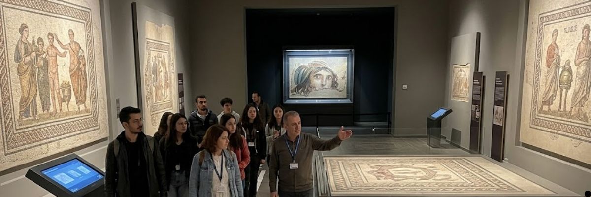 Zeugma Mozaik Müzesi Ziyaret Rehberi Çingene Kızı